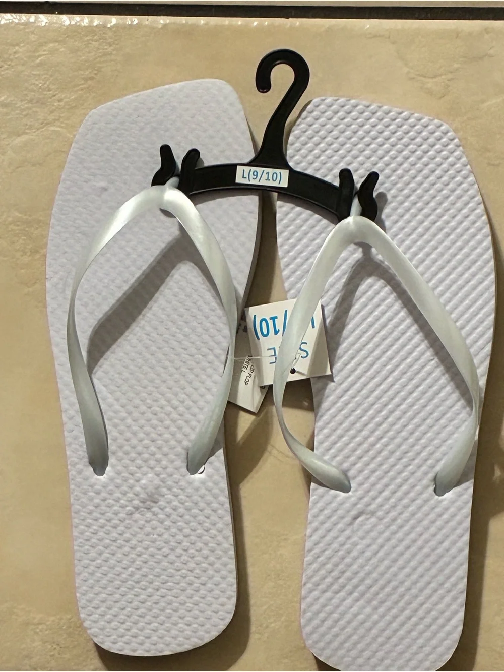 Women’s White Flip Flop Sandals - Classic Comfortable Beach Slides
